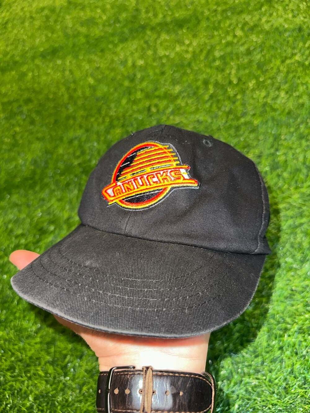 Vintage Vancouver Canucks NHL Black Flying Skate Logo Snapback Hat boys size